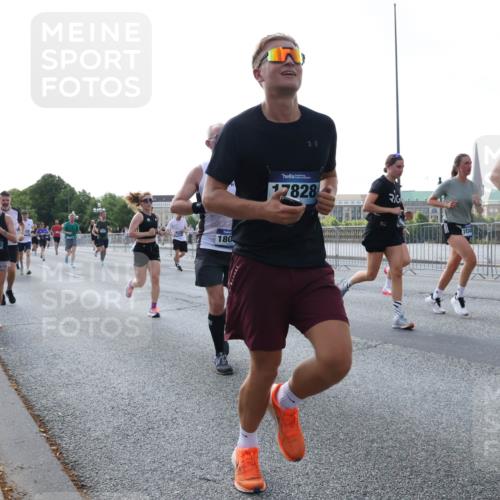 29.06.2025 - hella hamburg halbmarathon Lena Gebhardt http://msf.ph/oto/8293772 29.06.2025 09:59:00 Lombardsbrücke 180, 16292, 17828, 1410, 1485, 1506, 1715, 1719, 1727, 1946, 1951, 1972, 2518, 2741, 2840, 2883, 2907, 2911, 3037, 3334, 3715, 3819, 3952, 4120, 4152, 4167, 4467, 4839, 5077, 5084, 5259, 5378, 5391, 5420, 5492, 6294, 6390, 6399, 6592, 6629, 6657, 6759, 6877, 7033, 7082, 7130, 7232, 7369, 7716, 7732, 7864, 8068, 8322, 8509, 8639, 8721, 8772, 8798, 9655, 9727, 9770, 9884, 10266, 10488 meine-sportfotos.de