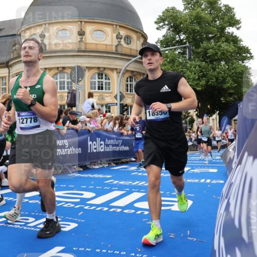 29.06.2025 - hella hamburg halbmarathon Strokosch-Dieckow http://msf.ph/oto/8293774 29.06.2025 10:51:00 Ziel 1366, 1630, 2207, 3654, 4077, 4816, 4967, 7369, 8117, 8261, 8508, 8572, 8704, 10215, 10508, 10603, 11551, 12778, 13008, 13687, 14125, 15362, 15643, 16285, 17221, 17384, 18066, 18350 meine-sportfotos.de