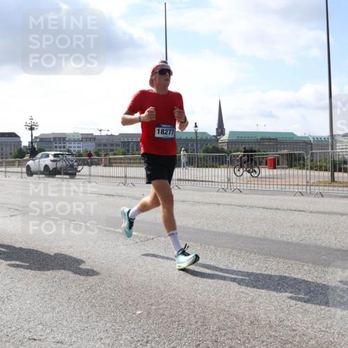 29.06.2025 - hella hamburg halbmarathon Lena Gebhardt http://msf.ph/oto/8293788 29.06.2025 09:46:36 Lombardsbrücke 18277, 7628, 1344, 1889, 2243, 2525, 3809, 3843, 3955, 4477, 4944, 5042, 5048, 5152, 5660, 6683, 7055, 7466, 7534, 7622, 7628, 7845, 7901, 8312, 8784, 8864, 8956, 10298, 10477, 10865, 10927, 10929, 11230, 11282, 11304, 11661, 11833, 12447, 12899, 12987, 13199, 13252, 13493, 13494, 13617, 13729, 13961, 14276, 14293, 14310, 15115, 15391, 15689, 15902, 16065, 16140, 16243, 16507, 16580, 16811, 16931, 16957, 17213, 17768 meine-sportfotos.de