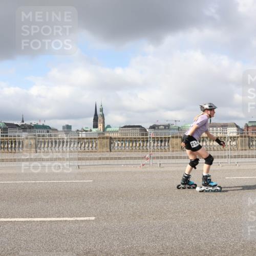 29.06.2025 - hella hamburg halbmarathon Lena Gebhardt http://msf.ph/oto/8293789 29.06.2025 09:05:50 Lombardsbrücke  meine-sportfotos.de