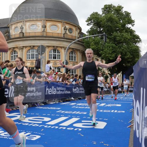29.06.2025 - hella hamburg halbmarathon Strokosch-Dieckow http://msf.ph/oto/8293835 29.06.2025 10:51:04 Ziel 1366, 1630, 2207, 4077, 4816, 4967, 6027, 8117, 8261, 8508, 8704, 10215, 10508, 10603, 10868, 11733, 12778, 13008, 13073, 14125, 15480, 16285, 17221, 17384, 17530, 17823, 18066, 18350 meine-sportfotos.de