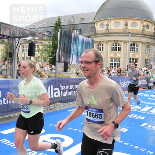 29.06.2025 - hella hamburg halbmarathon Michael Strokosch http://msf.ph/oto/8293860 29.06.2025 10:56:32 Ziel 1583, 3048, 3413, 5744, 6399, 7742, 8542, 8652, 8863, 9622, 10093, 10665, 15407, 15818, 16257, 16261, 17268, 17734, 18746, 18835 meine-sportfotos.de