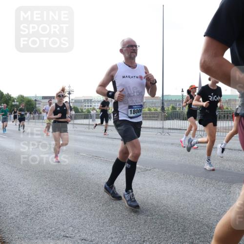 29.06.2025 - hella hamburg halbmarathon Lena Gebhardt http://msf.ph/oto/8293879 29.06.2025 09:59:00 Lombardsbrücke 16292, 18000, 1782, 1410, 1485, 1506, 1715, 1719, 1727, 1946, 1951, 1972, 2518, 2741, 2840, 2883, 2907, 2911, 3037, 3334, 3715, 3819, 3952, 4120, 4152, 4167, 4467, 4839, 5077, 5084, 5259, 5378, 5391, 5420, 5492, 6294, 6390, 6399, 6592, 6629, 6657, 6759, 6877, 7033, 7082, 7130, 7232, 7369, 7716, 7732, 7864, 8068, 8322, 8509, 8639, 8721, 8772, 8798, 9655, 9727, 9770, 9884, 10266, 10488 meine-sportfotos.de