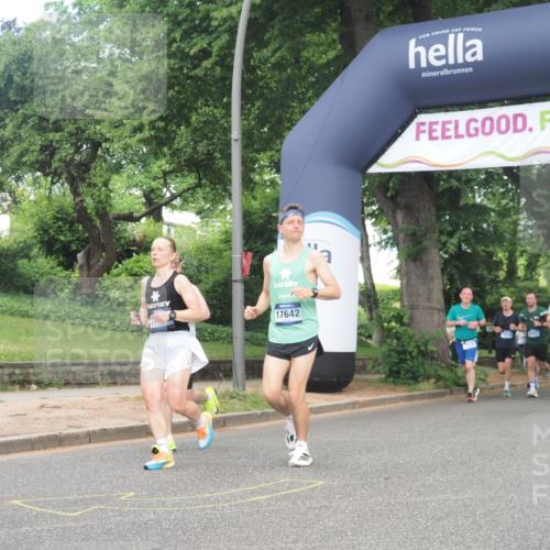 29.06.2025 - hella hamburg halbmarathon KatJ http://msf.ph/oto/8293889 29.06.2025 10:42:34 Zwischen KM18-KM19 1179, 1834, 2029, 4616, 4772, 7594, 7646, 7976 meine-sportfotos.de
