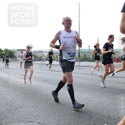 29.06.2025 - hella hamburg halbmarathon Lena Gebhardt http://msf.ph/oto/8293904 29.06.2025 09:59:00 Lombardsbrücke 16292, 18000, 10488, 1410, 1485, 1506, 1715, 1719, 1727, 1946, 1951, 1972, 2518, 2741, 2840, 2883, 2907, 2911, 3037, 3334, 3715, 3819, 3952, 4120, 4152, 4167, 4467, 4839, 5077, 5084, 5259, 5378, 5391, 5420, 5492, 6294, 6390, 6399, 6592, 6629, 6657, 6759, 6877, 7033, 7082, 7130, 7232, 7369, 7716, 7732, 7864, 8068, 8322, 8509, 8639, 8721, 8772, 8798, 9655, 9727, 9770, 9884, 10266, 10488 meine-sportfotos.de