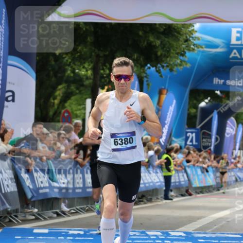 29.06.2025 - hella hamburg halbmarathon Strokosch-Dieckow http://msf.ph/oto/8293936 29.06.2025 10:18:50 Ziel 6380, 11342, 15495 meine-sportfotos.de