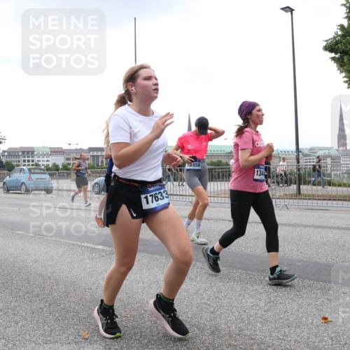 29.06.2025 - hella hamburg halbmarathon Lena Gebhardt http://msf.ph/oto/8293959 29.06.2025 10:46:45 Lombardsbrücke 1073, 1286, 1363, 1371, 1375, 1429, 1465, 1608, 1720, 1837, 1999, 2162, 2211, 2320, 2327, 2500, 2556, 2665, 2697, 2981, 3277, 3406, 3407, 3469, 3734, 3823, 4202, 4296, 4342, 4355, 4448, 4604, 5111, 5114, 5700, 5796, 5953, 6068, 6124, 6161, 6485, 6496, 6740, 7303, 7364, 7368, 7374, 7412, 7767, 7827, 7960, 8477, 8486, 8551, 8553, 8684, 8700, 9337, 9691, 10153, 10230, 12298, 12333, 12522, 13969, 14261, 15852, 16882, 16987 meine-sportfotos.de