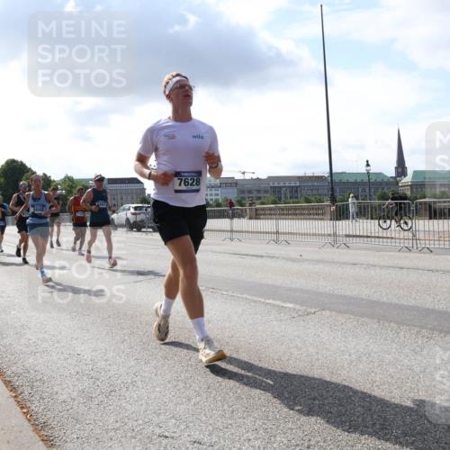29.06.2025 - hella hamburg halbmarathon Lena Gebhardt http://msf.ph/oto/8293980 29.06.2025 09:46:36 Lombardsbrücke 14310, 12447, 5048, 17751, 7628, 1344, 1889, 2243, 2525, 3809, 3843, 3955, 4477, 4944, 5042, 5048, 5152, 5660, 6683, 7055, 7466, 7534, 7622, 7628, 7845, 7901, 8312, 8784, 8864, 8956, 10298, 10477, 10865, 10927, 10929, 11230, 11282, 11304, 11661, 11833, 12447, 12899, 12987, 13199, 13252, 13493, 13494, 13617, 13729, 13961, 14276, 14293, 14310, 15115, 15391, 15689, 15902, 16065, 16140, 16243, 16507, 16580, 16811, 16931, 16957, 17213, 17768 meine-sportfotos.de