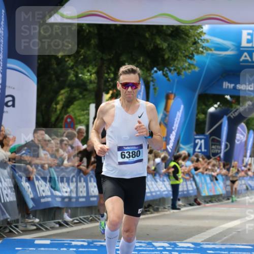 29.06.2025 - hella hamburg halbmarathon Strokosch-Dieckow http://msf.ph/oto/8293989 29.06.2025 10:18:50 Ziel 6380, 11342, 15495 meine-sportfotos.de