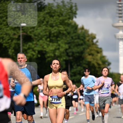 29.06.2025 - hella hamburg halbmarathon Dr. Thomas Lammeyer http://msf.ph/oto/8294014 29.06.2025 09:53:30 Kennedybrücke 1445, 1615, 1800, 1803, 1975, 2324, 2415, 2573, 2949, 3431, 3530, 4303, 4425, 4528, 5248, 5436, 5791, 5803, 5889, 6123, 6682, 7495, 7774, 7796, 8370, 8629, 8925, 9264, 9265, 9294, 9711, 9979, 10894 meine-sportfotos.de