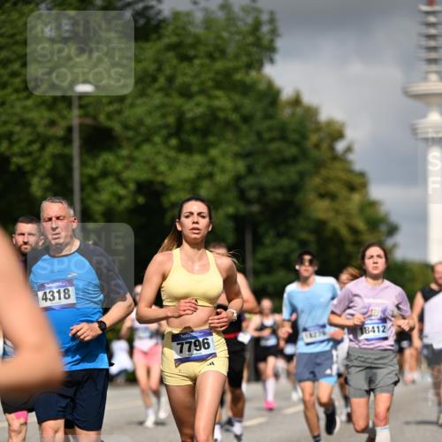 29.06.2025 - hella hamburg halbmarathon Dr. Thomas Lammeyer http://msf.ph/oto/8294028 29.06.2025 09:53:31 Kennedybrücke 1445, 1615, 1800, 1803, 1975, 2324, 2415, 2573, 2949, 3431, 3530, 4303, 4425, 4528, 5248, 5436, 5791, 5803, 5889, 6123, 6682, 7495, 7774, 7796, 8370, 8629, 8925, 9264, 9265, 9294, 9711, 9979, 10894 meine-sportfotos.de