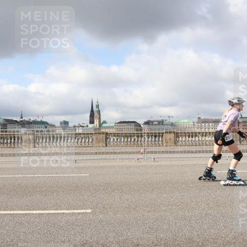 29.06.2025 - hella hamburg halbmarathon Lena Gebhardt http://msf.ph/oto/8294037 29.06.2025 09:05:51 Lombardsbrücke  meine-sportfotos.de