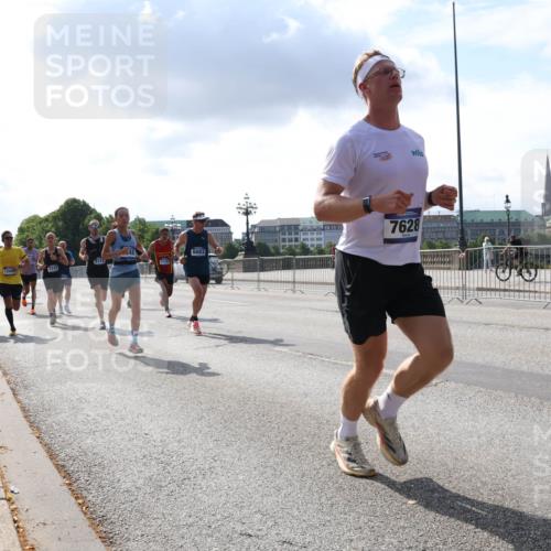 29.06.2025 - hella hamburg halbmarathon Lena Gebhardt http://msf.ph/oto/8294045 29.06.2025 09:46:36 Lombardsbrücke 17751, 1244, 2243, 14310, 7628, 1344, 1889, 2243, 2525, 3809, 3843, 3955, 4477, 4944, 5042, 5048, 5152, 5660, 6683, 7055, 7466, 7534, 7622, 7628, 7845, 7901, 8312, 8784, 8864, 8956, 10298, 10477, 10865, 10927, 10929, 11230, 11282, 11304, 11661, 11833, 12447, 12899, 12987, 13199, 13252, 13493, 13494, 13617, 13729, 13961, 14276, 14293, 14310, 15115, 15391, 15689, 15902, 16065, 16140, 16243, 16507, 16580, 16811, 16931, 16957, 17213, 17768 meine-sportfotos.de