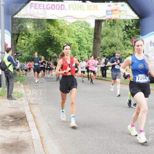 29.06.2025 - hella hamburg halbmarathon MichiJ http://msf.ph/oto/8294061 29.06.2025 10:33:56 Zwischen KM18-KM19 1139, 2270, 3477, 5129, 7204, 9710, 11773, 11936, 12808, 13782, 14200, 17281, 18878 meine-sportfotos.de