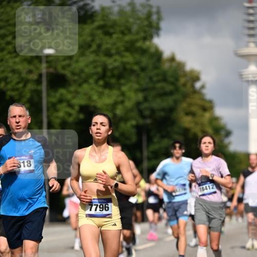 29.06.2025 - hella hamburg halbmarathon Dr. Thomas Lammeyer http://msf.ph/oto/8294070 29.06.2025 09:53:31 Kennedybrücke 1445, 1615, 1800, 1803, 1975, 2324, 2415, 2573, 2949, 3431, 3530, 4303, 4425, 4528, 5248, 5436, 5791, 5803, 5889, 6123, 6682, 7495, 7774, 7796, 8370, 8629, 8925, 9264, 9265, 9294, 9711, 9979, 10894 meine-sportfotos.de