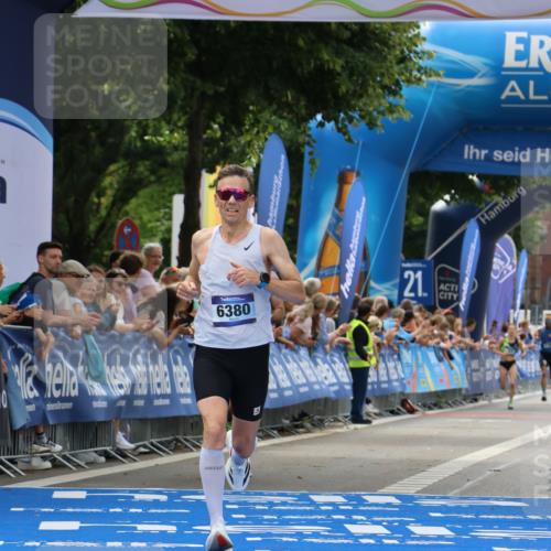 29.06.2025 - hella hamburg halbmarathon Strokosch-Dieckow http://msf.ph/oto/8294118 29.06.2025 10:18:49 Ziel 6380, 11342, 15495 meine-sportfotos.de