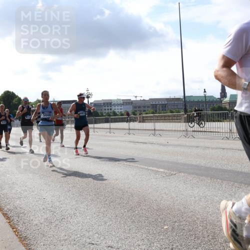 29.06.2025 - hella hamburg halbmarathon Lena Gebhardt http://msf.ph/oto/8294125 29.06.2025 09:46:37 Lombardsbrücke 14310, 12447, 312, 5048, 2243, 683, 762, 1344, 1889, 2243, 2525, 3809, 3843, 3955, 4477, 4944, 5042, 5048, 5152, 5660, 6683, 7466, 7534, 7622, 7628, 7845, 7901, 8312, 8784, 8864, 8956, 10298, 10477, 10865, 10927, 10929, 11230, 11282, 11304, 11661, 11833, 12447, 12899, 12987, 13199, 13252, 13493, 13494, 13617, 13729, 13961, 14276, 14293, 14310, 15391, 15689, 15902, 16065, 16140, 16243, 16580, 16811, 16931, 16957, 17213 meine-sportfotos.de