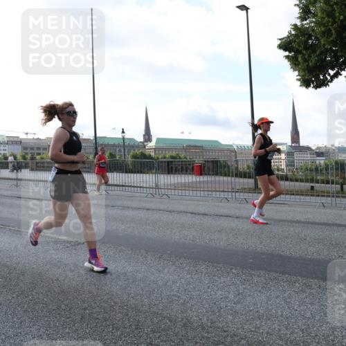 29.06.2025 - hella hamburg halbmarathon Lena Gebhardt http://msf.ph/oto/8294133 29.06.2025 09:59:01 Lombardsbrücke 1410, 1485, 1506, 1715, 1719, 1727, 1946, 1951, 1972, 2518, 2741, 2840, 2883, 2907, 2911, 3037, 3334, 3715, 3819, 3952, 4120, 4152, 4167, 4467, 4839, 5077, 5084, 5259, 5378, 5391, 5420, 5457, 5458, 5492, 6294, 6390, 6399, 6592, 6629, 6657, 6759, 6877, 7033, 7082, 7129, 7130, 7232, 7369, 7716, 7732, 7864, 8068, 8322, 8509, 8639, 8721, 8772, 8798, 9655, 9727, 9770, 9884, 10266, 10488 meine-sportfotos.de