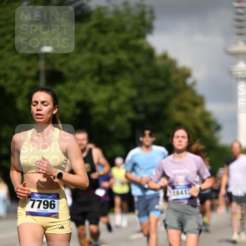 29.06.2025 - hella hamburg halbmarathon Dr. Thomas Lammeyer http://msf.ph/oto/8294154 29.06.2025 09:53:32 Kennedybrücke 1445, 1615, 1675, 1800, 1803, 1975, 2324, 2415, 2573, 2949, 3431, 3530, 4303, 4425, 4528, 5248, 5436, 5791, 5803, 6123, 6682, 7495, 7774, 7796, 8629, 8925, 9265, 9294, 9711, 9979, 10894 meine-sportfotos.de
