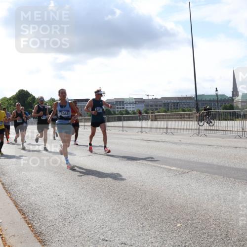 29.06.2025 - hella hamburg halbmarathon Lena Gebhardt http://msf.ph/oto/8294157 29.06.2025 09:46:37 Lombardsbrücke 14310, 12447, 2243, 5048, 8312, 1344, 1889, 2243, 2525, 3809, 3843, 3955, 4477, 4944, 5042, 5048, 5152, 5660, 6683, 7466, 7534, 7622, 7628, 7845, 7901, 8312, 8784, 8864, 8956, 10298, 10477, 10865, 10927, 10929, 11230, 11282, 11304, 11661, 11833, 12447, 12899, 12987, 13199, 13252, 13493, 13494, 13617, 13729, 13961, 14276, 14293, 14310, 15391, 15689, 15902, 16065, 16140, 16243, 16580, 16811, 16931, 16957, 17213 meine-sportfotos.de