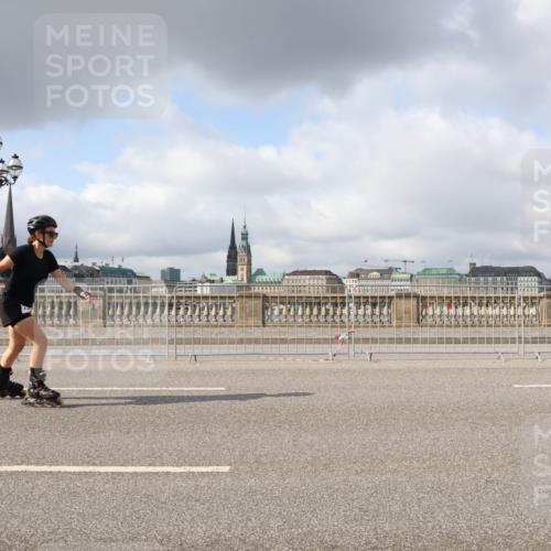 29.06.2025 - hella hamburg halbmarathon Lena Gebhardt http://msf.ph/oto/8294160 29.06.2025 09:05:59 Lombardsbrücke  meine-sportfotos.de