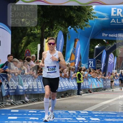 29.06.2025 - hella hamburg halbmarathon Strokosch-Dieckow http://msf.ph/oto/8294178 29.06.2025 10:18:49 Ziel 6380, 11342, 15495 meine-sportfotos.de