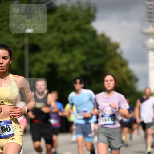 29.06.2025 - hella hamburg halbmarathon Dr. Thomas Lammeyer http://msf.ph/oto/8294210 29.06.2025 09:53:32 Kennedybrücke 1445, 1615, 1675, 1800, 1803, 1975, 2324, 2415, 2573, 2949, 3431, 3530, 4303, 4425, 4528, 5248, 5436, 5791, 5803, 6123, 6682, 7495, 7774, 7796, 8629, 8925, 9265, 9294, 9711, 9979, 10894 meine-sportfotos.de