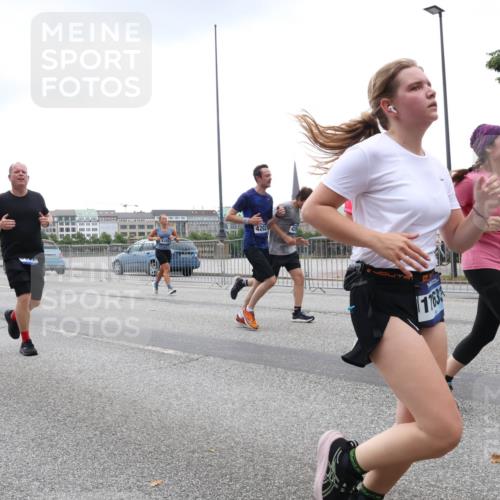 29.06.2025 - hella hamburg halbmarathon Lena Gebhardt http://msf.ph/oto/8294222 29.06.2025 10:46:45 Lombardsbrücke 1073, 1286, 1363, 1371, 1375, 1429, 1465, 1608, 1720, 1837, 1999, 2162, 2211, 2320, 2327, 2500, 2556, 2665, 2697, 2981, 3277, 3406, 3407, 3469, 3734, 3823, 4202, 4296, 4342, 4355, 4448, 4604, 5111, 5114, 5700, 5796, 5953, 6068, 6124, 6161, 6485, 6496, 6740, 7303, 7364, 7368, 7374, 7412, 7767, 7827, 7960, 8477, 8486, 8551, 8553, 8684, 8700, 9337, 9691, 10153, 10230, 12298, 12333, 12522, 13969, 14261, 15852, 16882, 16987 meine-sportfotos.de