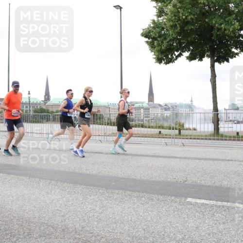 29.06.2025 - hella hamburg halbmarathon Lena Gebhardt http://msf.ph/oto/8294268 29.06.2025 10:56:01 Lombardsbrücke 861, 6055, 1576, 104, 1616, 1738, 1909, 2095, 2793, 3101, 3244, 3257, 3268, 4083, 4265, 4354, 4470, 4473, 4836, 4896, 5220, 5222, 5306, 5575, 5580, 5994, 6055, 6056, 6113, 6257, 6494, 6594, 6968, 7025, 7028, 7516, 7548, 7616, 7969, 8005, 8110, 8305, 8517, 8527, 8532, 8533, 8648, 9435, 9548, 9606, 9614, 9618, 9838, 9861, 9865, 9956, 10094, 10436, 10438, 10449, 10593, 10640, 10740, 10784, 10987, 11903, 11962, 11963, 12695 meine-sportfotos.de