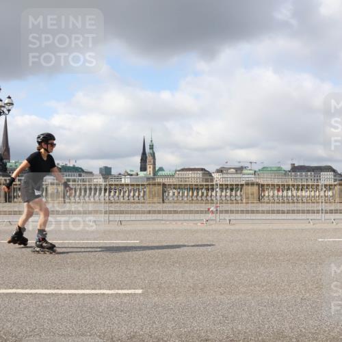 29.06.2025 - hella hamburg halbmarathon Lena Gebhardt http://msf.ph/oto/8294304 29.06.2025 09:05:59 Lombardsbrücke  meine-sportfotos.de