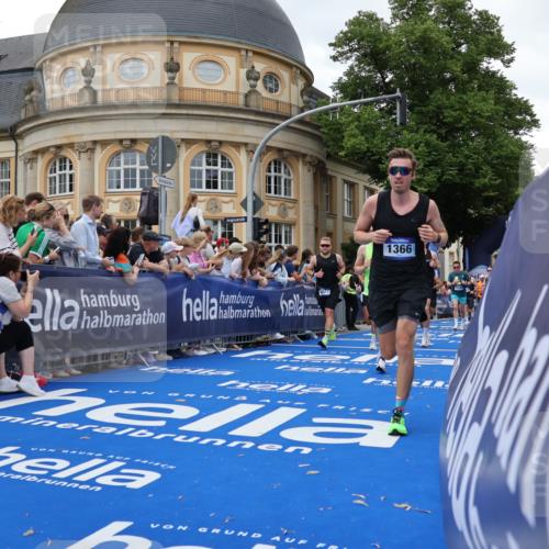 29.06.2025 - hella hamburg halbmarathon Strokosch-Dieckow http://msf.ph/oto/8294314 29.06.2025 10:51:10 Ziel 1366, 1461, 1817, 4077, 4404, 4816, 4967, 5600, 6027, 6657, 8261, 8316, 8508, 8704, 8930, 9476, 10480, 10508, 10603, 10667, 10868, 11512, 11625, 11733, 12016, 13073, 15480, 17384, 17530, 17823, 18019 meine-sportfotos.de