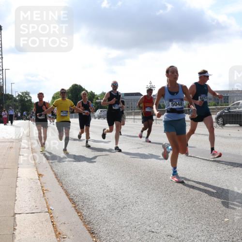 29.06.2025 - hella hamburg halbmarathon Lena Gebhardt http://msf.ph/oto/8294328 29.06.2025 09:46:38 Lombardsbrücke 12447, 5048, 6683, 1344, 1889, 2243, 2525, 3843, 3955, 4477, 4944, 5042, 5048, 5152, 5660, 6683, 7466, 7534, 7622, 7628, 7845, 7867, 7901, 8312, 8784, 8864, 8956, 10298, 10477, 10865, 10927, 10929, 11230, 11282, 11304, 11661, 11833, 12447, 12899, 12987, 13199, 13252, 13493, 13494, 13617, 13729, 13961, 14276, 14293, 14310, 15391, 15689, 15902, 16065, 16140, 16243, 16580, 16811, 16931, 16957, 17213 meine-sportfotos.de