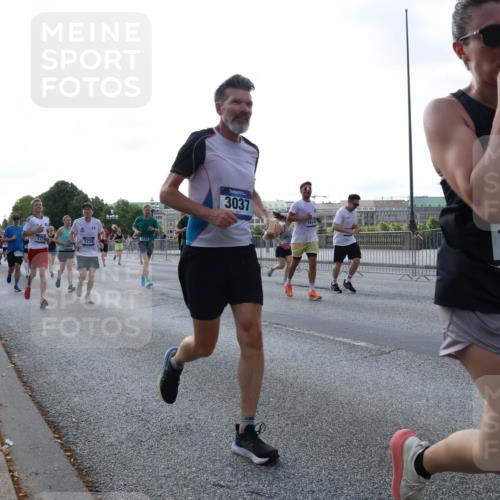 29.06.2025 - hella hamburg halbmarathon Lena Gebhardt http://msf.ph/oto/8294329 29.06.2025 09:59:02 Lombardsbrücke 171, 1715, 00, 3037, 1874, 16292, 1410, 1485, 1506, 1715, 1719, 1727, 1946, 1951, 1972, 2518, 2741, 2840, 2883, 2907, 2911, 3037, 3334, 3715, 3819, 3952, 4120, 4152, 4167, 4467, 4839, 5077, 5084, 5378, 5391, 5420, 5457, 5458, 5492, 5866, 6294, 6390, 6399, 6592, 6629, 6657, 6759, 6877, 7033, 7082, 7129, 7130, 7232, 7369, 7716, 7732, 7864, 8068, 8322, 8509, 8639, 8721, 8772, 8798, 9655, 9727, 9770, 9884, 10266, 10488 meine-sportfotos.de