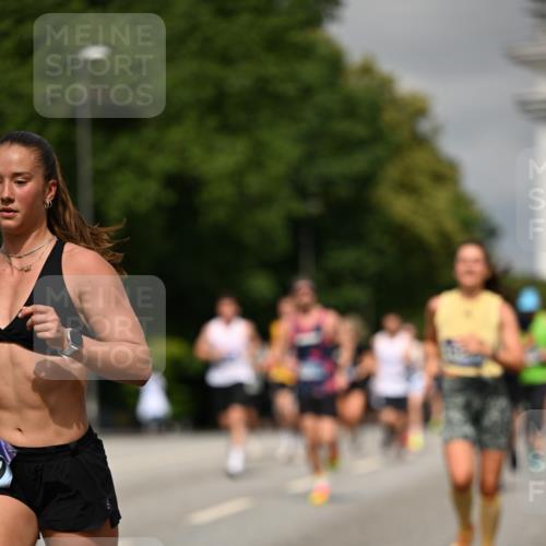 29.06.2025 - hella hamburg halbmarathon Dr. Thomas Lammeyer http://msf.ph/oto/8294437 29.06.2025 10:16:11 Kennedybrücke 1249, 1610, 1785, 1790, 1850, 1851, 2963, 2964, 3182, 3248, 3262, 3746, 3837, 4453, 4499, 5166, 5176, 6822, 6871, 6966, 7370, 7907, 8206, 8207, 8971, 9119, 9253, 9405, 9428, 10685 meine-sportfotos.de