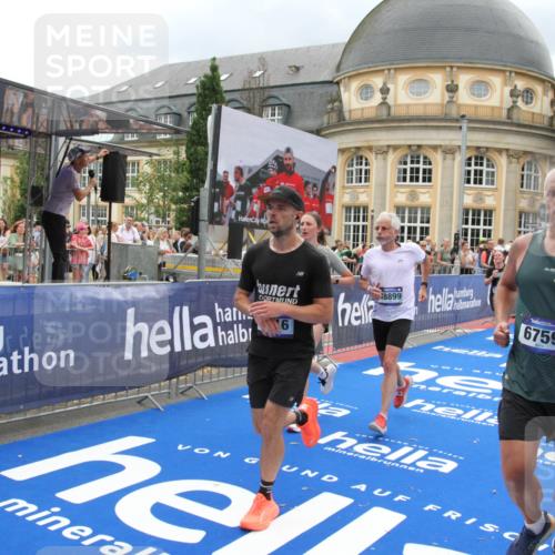 29.06.2025 - hella hamburg halbmarathon Michael Strokosch http://msf.ph/oto/8294449 29.06.2025 10:56:44 Ziel 4152, 6416, 6759, 7037, 7646, 8311, 8744, 8996, 9488, 11083, 11870, 12509, 14369, 15134, 15145, 15431, 15712, 16043, 16121, 17259, 18340, 18634, 18899 meine-sportfotos.de