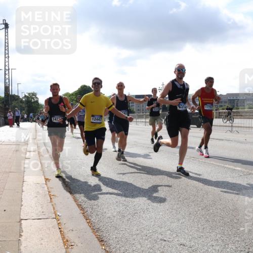 29.06.2025 - hella hamburg halbmarathon Lena Gebhardt http://msf.ph/oto/8294457 29.06.2025 09:46:38 Lombardsbrücke 1432, 5152, 10927, 43, 12447, 8312, 17751, 1344, 1889, 2243, 2525, 3843, 3955, 4477, 4944, 5042, 5048, 5152, 5660, 6683, 7466, 7534, 7622, 7628, 7845, 7867, 7901, 8312, 8784, 8864, 8956, 10298, 10477, 10865, 10927, 10929, 11230, 11282, 11304, 11661, 11833, 12447, 12899, 12987, 13199, 13252, 13493, 13494, 13617, 13729, 13961, 14276, 14293, 14310, 15391, 15689, 15902, 16065, 16140, 16243, 16580, 16811, 16931, 16957, 17213 meine-sportfotos.de