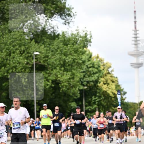 29.06.2025 - hella hamburg halbmarathon Dr. Thomas Lammeyer http://msf.ph/oto/8294477 29.06.2025 10:37:37 Kennedybrücke 1324, 1896, 1995, 2085, 2342, 2776, 3341, 3560, 3812, 3871, 4164, 4361, 4433, 4449, 5075, 5180, 5561, 5584, 5917, 6773, 6999, 7308, 7309, 7705, 8891, 8993, 9234, 9258, 9591, 9706, 9750, 9799, 11092, 11260 meine-sportfotos.de
