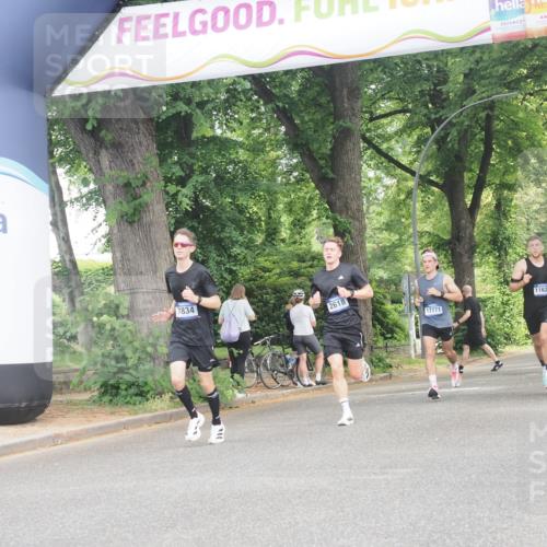 29.06.2025 - hella hamburg halbmarathon KatJ http://msf.ph/oto/8294487 29.06.2025 10:13:21 Zwischen KM18-KM19 2618, 7834, 7862 meine-sportfotos.de