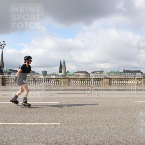 29.06.2025 - hella hamburg halbmarathon Lena Gebhardt http://msf.ph/oto/8294499 29.06.2025 09:05:59 Lombardsbrücke  meine-sportfotos.de