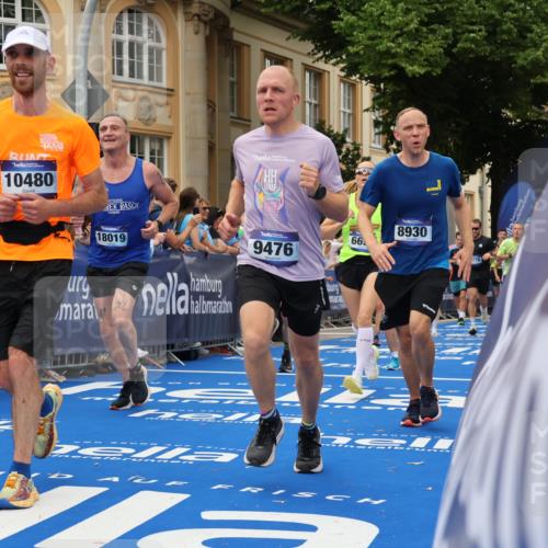 29.06.2025 - hella hamburg halbmarathon Strokosch-Dieckow http://msf.ph/oto/8294516 29.06.2025 10:51:18 Ziel 1461, 1817, 2364, 2411, 2636, 2718, 2946, 4404, 4814, 5600, 5820, 6657, 6776, 8316, 8930, 8989, 9214, 9476, 9656, 10480, 10667, 10868, 11124, 11422, 11512, 11625, 12016, 13047, 14865, 14994, 15480, 15950, 16357, 17530, 18019, 18489 meine-sportfotos.de