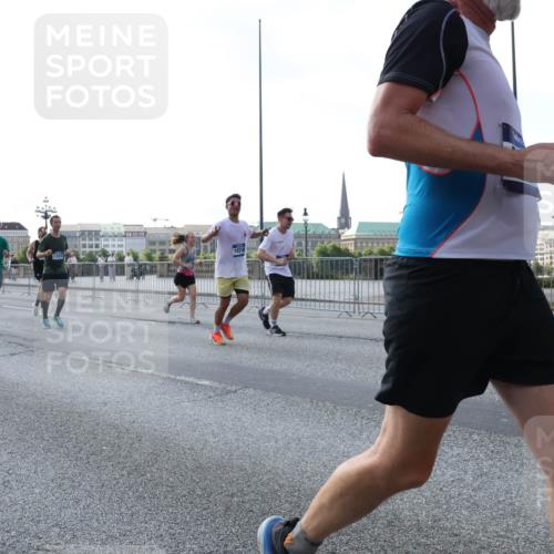 29.06.2025 - hella hamburg halbmarathon Lena Gebhardt http://msf.ph/oto/8294546 29.06.2025 09:59:03 Lombardsbrücke 1715, 0, 1972, 12527, 1874, 1410, 1485, 1506, 1715, 1719, 1727, 1946, 1951, 1972, 2518, 2741, 2840, 2883, 2907, 2911, 3037, 3112, 3334, 3715, 3952, 4120, 4152, 4167, 4467, 4839, 5077, 5084, 5391, 5420, 5457, 5458, 5492, 5866, 6294, 6390, 6399, 6592, 6629, 6657, 6759, 6877, 7033, 7082, 7129, 7130, 7232, 7369, 7395, 7716, 7732, 7864, 8068, 8322, 8509, 8639, 8721, 8772, 8798, 9655, 9727, 9770, 9884, 10266, 10488 meine-sportfotos.de