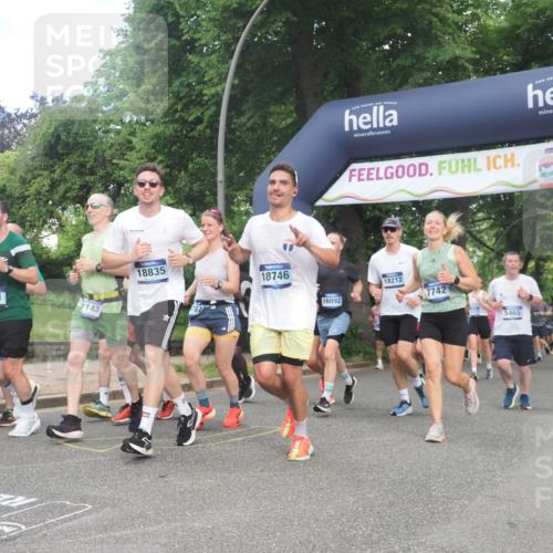 29.06.2025 - hella hamburg halbmarathon KatJ http://msf.ph/oto/8294578 29.06.2025 10:42:38 Zwischen KM18-KM19 1179, 2029, 2378, 5465, 7646, 7742, 8691 meine-sportfotos.de