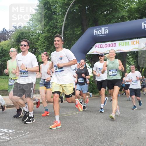 29.06.2025 - hella hamburg halbmarathon KatJ http://msf.ph/oto/8294634 29.06.2025 10:42:38 Zwischen KM18-KM19 1179, 2029, 2378, 5465, 7646, 7742, 8691 meine-sportfotos.de