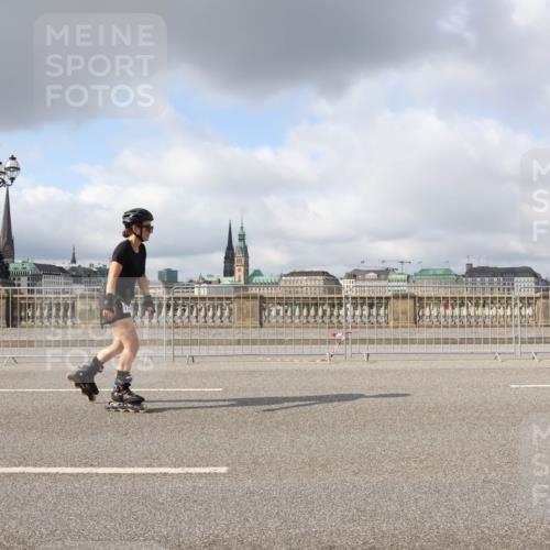 29.06.2025 - hella hamburg halbmarathon Lena Gebhardt http://msf.ph/oto/8294663 29.06.2025 09:05:59 Lombardsbrücke  meine-sportfotos.de