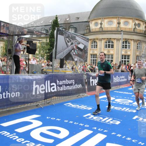 29.06.2025 - hella hamburg halbmarathon Michael Strokosch http://msf.ph/oto/8294691 29.06.2025 10:56:47 Ziel 2378, 3836, 4152, 7646, 8744, 8825, 8996, 9488, 11083, 11870, 14369, 14461, 15134, 15431, 15712, 16043, 16121, 17133, 18340, 18634, 18899 meine-sportfotos.de
