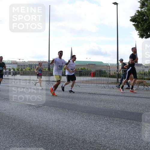 29.06.2025 - hella hamburg halbmarathon Lena Gebhardt http://msf.ph/oto/8294697 29.06.2025 09:59:03 Lombardsbrücke 1972, 18746, 1410, 1485, 1506, 1715, 1719, 1727, 1946, 1951, 1972, 2518, 2741, 2840, 2883, 2907, 2911, 3037, 3112, 3334, 3715, 3952, 4120, 4152, 4167, 4467, 4839, 5077, 5084, 5391, 5420, 5457, 5458, 5492, 5866, 6294, 6390, 6399, 6592, 6629, 6657, 6759, 6877, 7033, 7082, 7129, 7130, 7232, 7369, 7395, 7716, 7732, 7864, 8068, 8322, 8509, 8639, 8721, 8772, 8798, 9655, 9727, 9770, 9884, 10266, 10488 meine-sportfotos.de