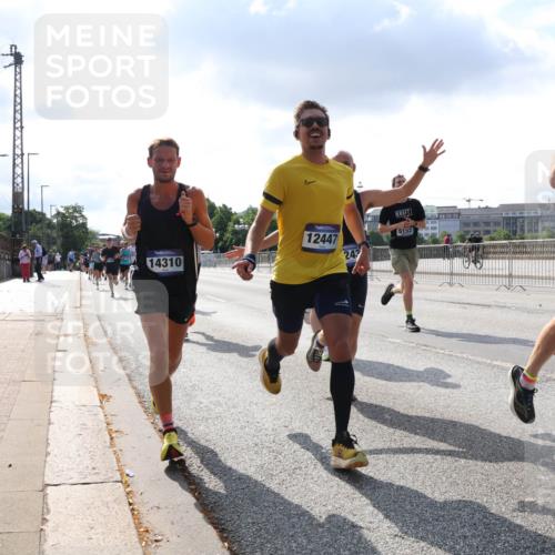29.06.2025 - hella hamburg halbmarathon Lena Gebhardt http://msf.ph/oto/8294709 29.06.2025 09:46:39 Lombardsbrücke 14310, 831, 12447, 5152, 243, 1344, 1889, 2243, 2525, 3843, 3955, 4477, 4944, 5042, 5048, 5152, 5660, 6683, 7466, 7534, 7622, 7628, 7845, 7867, 7901, 8312, 8784, 8864, 8956, 10298, 10477, 10865, 10927, 10929, 11230, 11282, 11304, 11661, 11833, 12447, 12899, 12987, 13199, 13252, 13493, 13494, 13617, 13729, 13961, 14276, 14293, 14310, 15391, 15689, 15902, 16065, 16140, 16243, 16580, 16811, 16931, 16957, 17213 meine-sportfotos.de
