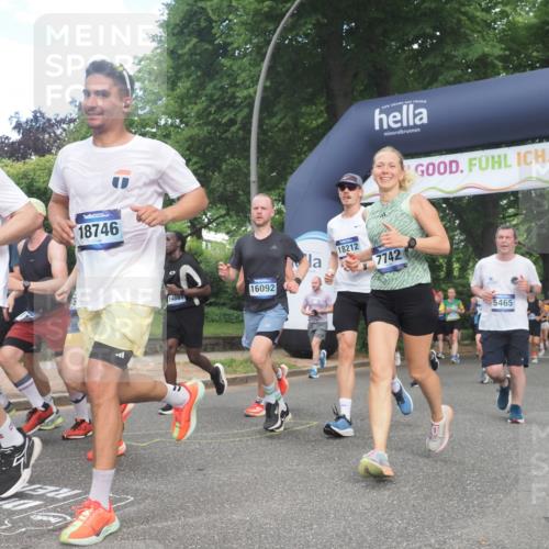 29.06.2025 - hella hamburg halbmarathon KatJ http://msf.ph/oto/8294710 29.06.2025 10:42:39 Zwischen KM18-KM19 1179, 2029, 2378, 3668, 5465, 7646, 7742, 8691 meine-sportfotos.de