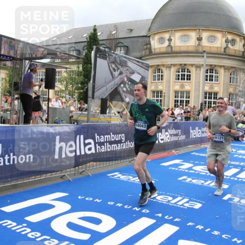 29.06.2025 - hella hamburg halbmarathon Michael Strokosch http://msf.ph/oto/8294746 29.06.2025 10:56:48 Ziel 2378, 3836, 4152, 7646, 8825, 8996, 9488, 11083, 11870, 13816, 14369, 14461, 15134, 15431, 15712, 16008, 16009, 16043, 16121, 17133, 18634 meine-sportfotos.de