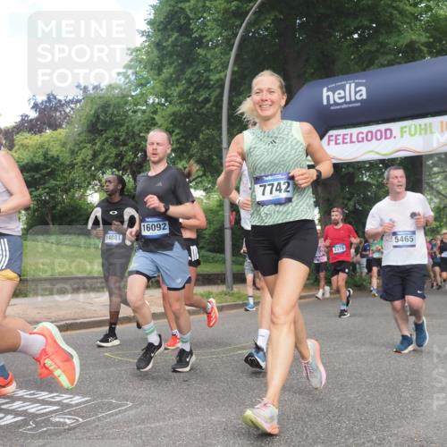 29.06.2025 - hella hamburg halbmarathon KatJ http://msf.ph/oto/8294759 29.06.2025 10:42:39 Zwischen KM18-KM19 1179, 2029, 2378, 3668, 5465, 7646, 7742, 8691 meine-sportfotos.de